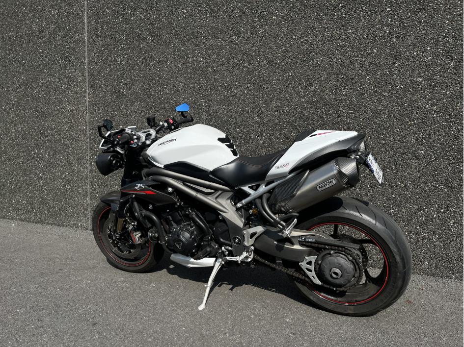 TRIUMPH SPEED TRIPLE 1050 RS