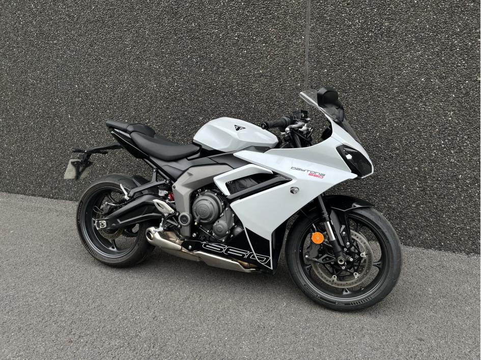 TRIUMPH DAYTONA 660