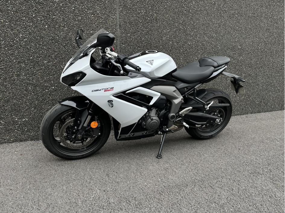 TRIUMPH DAYTONA 660