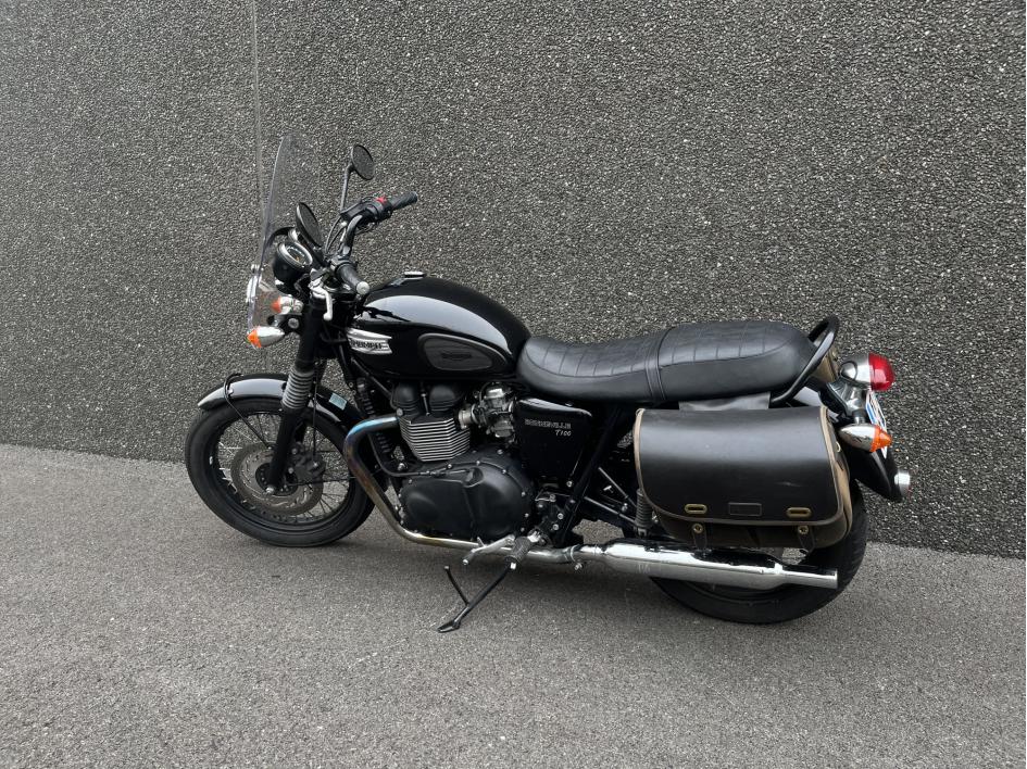 TRIUMPH Bonneville T100 BLACK